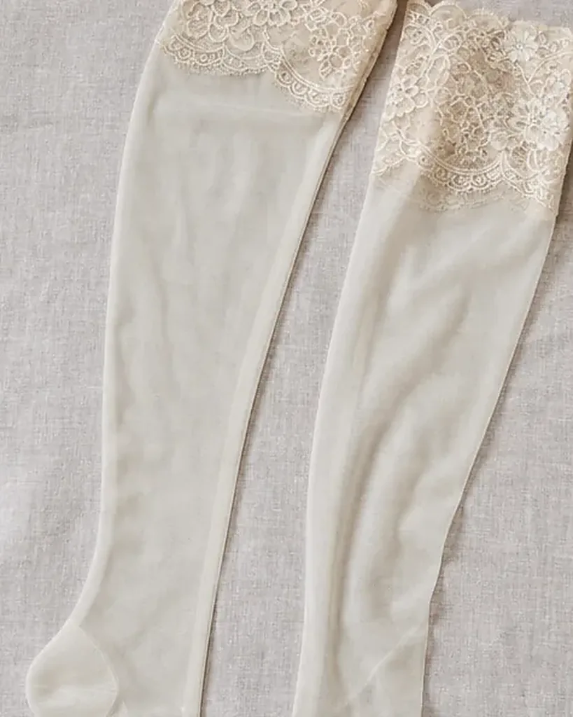 Close detail of the lace on the Calze Pizzo Lace Top Hold-ups