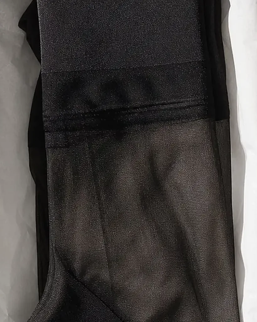Close detail of the sheer on the Calze Seta 15 Denier Stockings